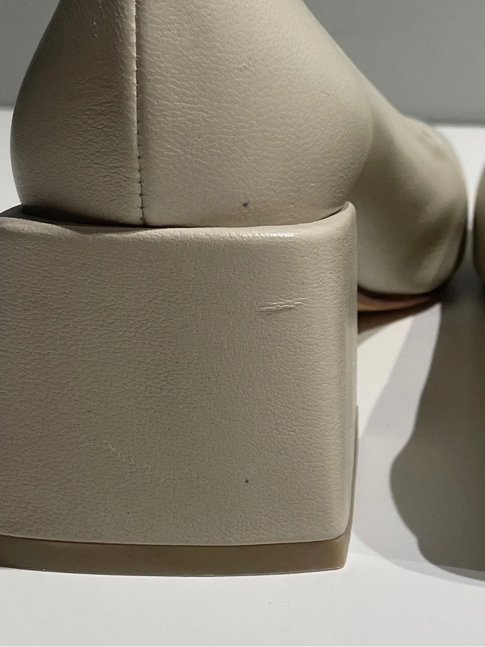 LoQ Classic Square-Toe Block Heel Pumps in Cream 5.5 - Picture 11 of 12